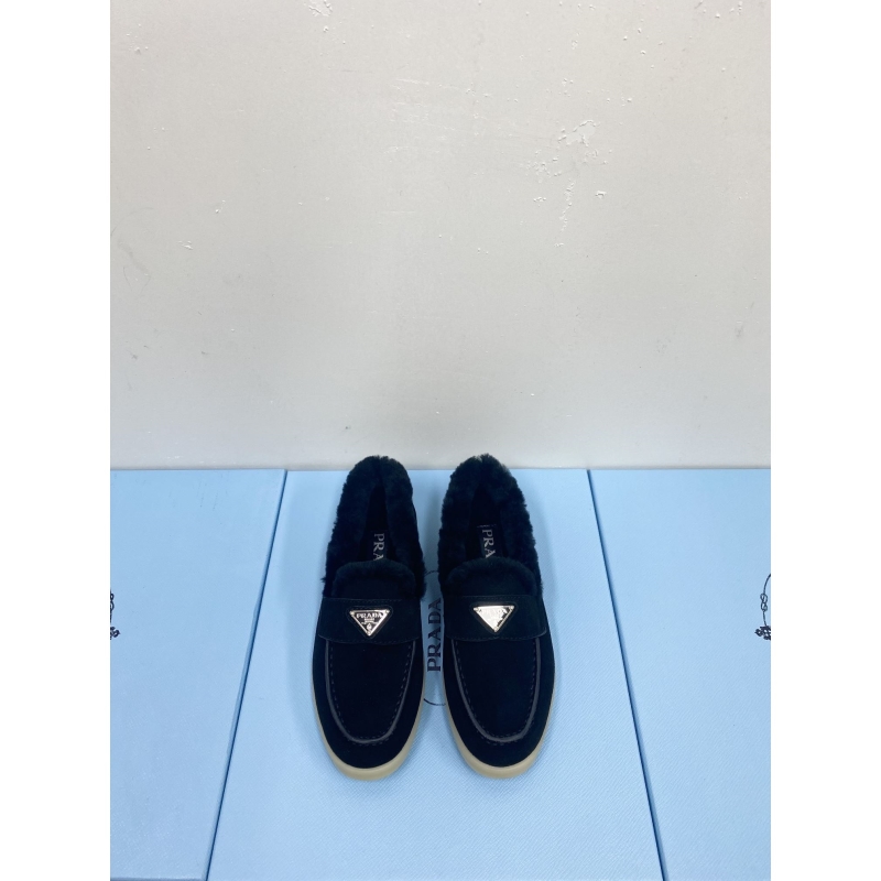 Pra*a casual shoes